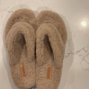 OluKai Fuzzy Slippers Flip Flops